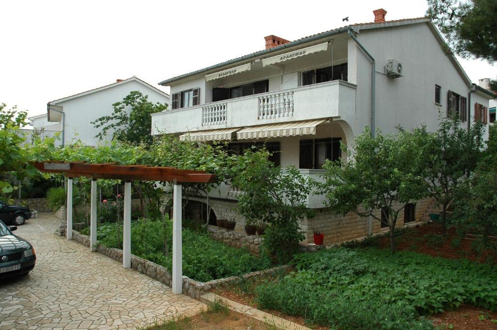Apartments Jurina Krk Town Esterno foto
